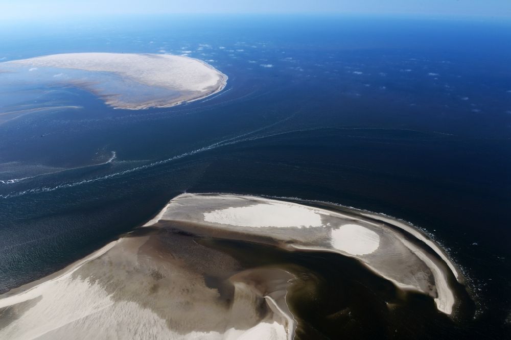 Hooge from the bird's eye view: Sandbank- area Norderoogsand in the sea water surface of North Sea in Hooge in the state Schleswig-Holstein