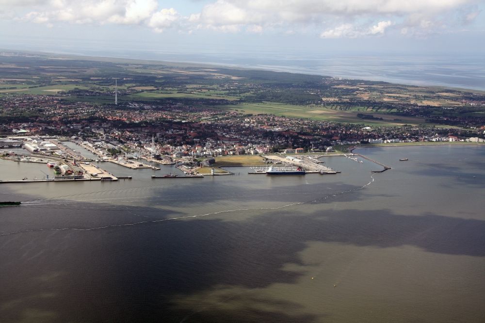 Cuxhaven from above - View of the North Sea coast of Cuxhaven in the federal state Lower Saxony. It shows the deep-water port Cuxport, the marina, the fishing port and the inner city of Cuxhaven with the NDR radio mast Holter Höhe. Operator of the deepwater port is the Cuxport GmbH