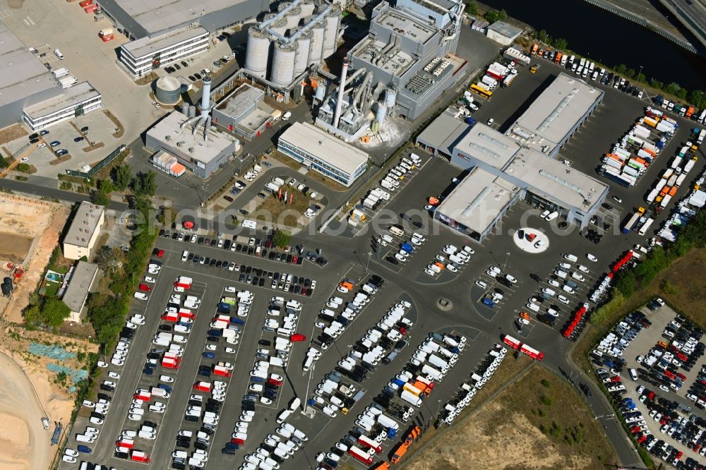 Berlin from the bird's eye view: Commercial Vehicle and Special Vehicle trade Mercedes-Benz Nutzfahrzeuge on Neudecker Weg in the district Rudow in Berlin, Germany