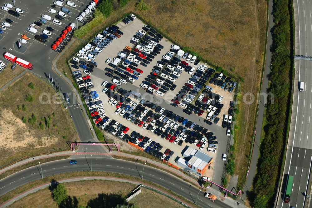 Aerial image Berlin - Commercial Vehicle and Special Vehicle trade Mercedes-Benz Nutzfahrzeuge on Neudecker Weg in the district Rudow in Berlin, Germany