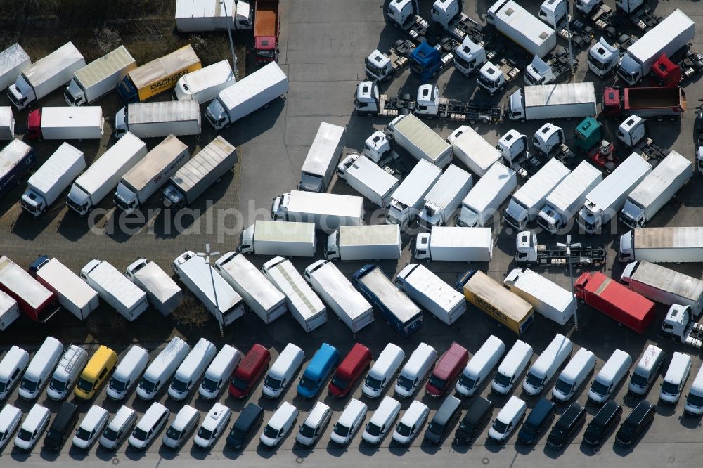 München from the bird's eye view: Commercial Vehicle and Special Vehicle trade on Otto-Hahn-Ring in the district Ramersdorf-Perlach in Munich in the state Bavaria, Germany