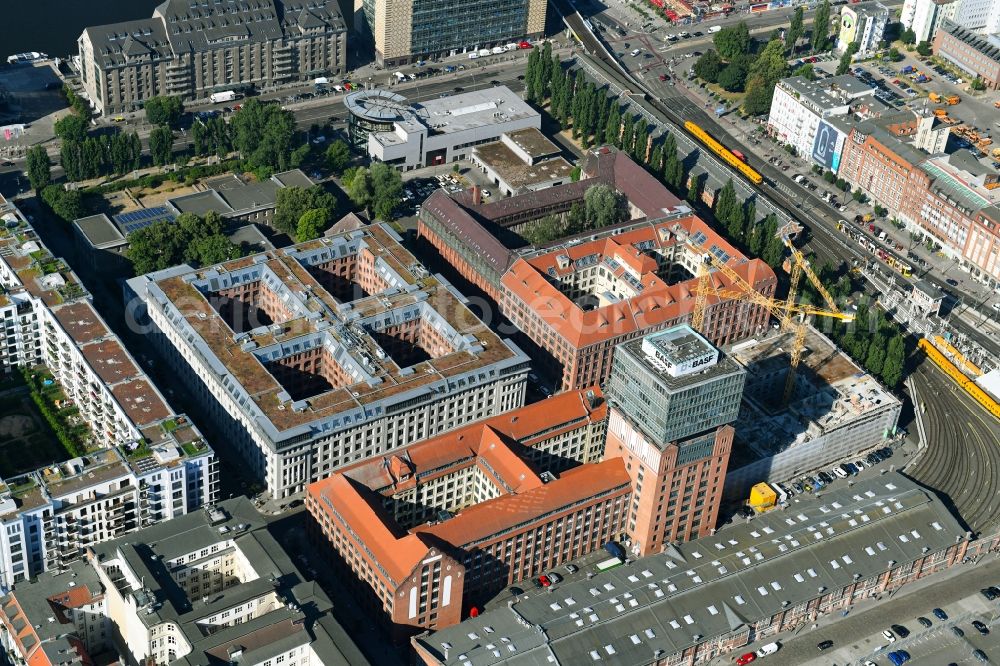 Berlin from the bird's eye view: View at the restored building of the monument protected former Osram respectively Narva company premises Oberbaum City in the district Friedrichshain in Berlin