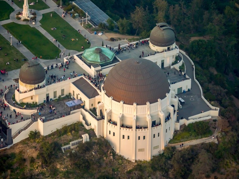 Aerial photograph Los Angeles - Observatory and Planetariumskuppel- constructional building complex of Griffith Observatory on Mount Hollywood in Los Angeles in California, USA