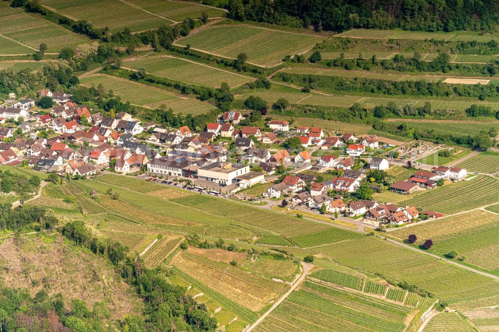 Achkarren from the bird's eye view: Town View of the streets and houses of the residential areas in Achkarren in the state Baden-Wurttemberg, Germany