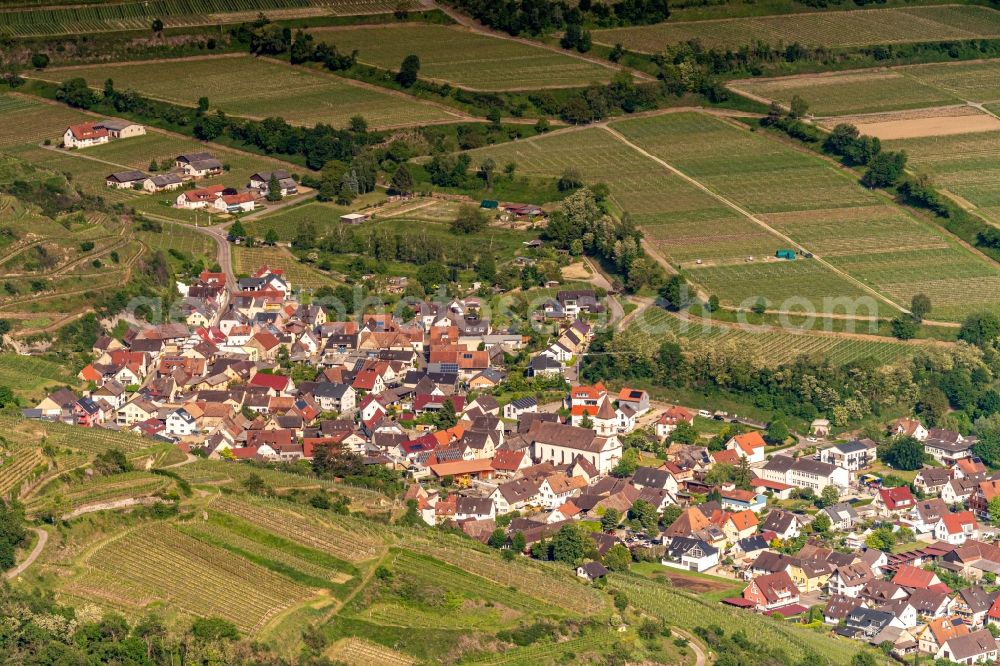 Aerial image Achkarren - Town View of the streets and houses of the residential areas in Achkarren in the state Baden-Wurttemberg, Germany