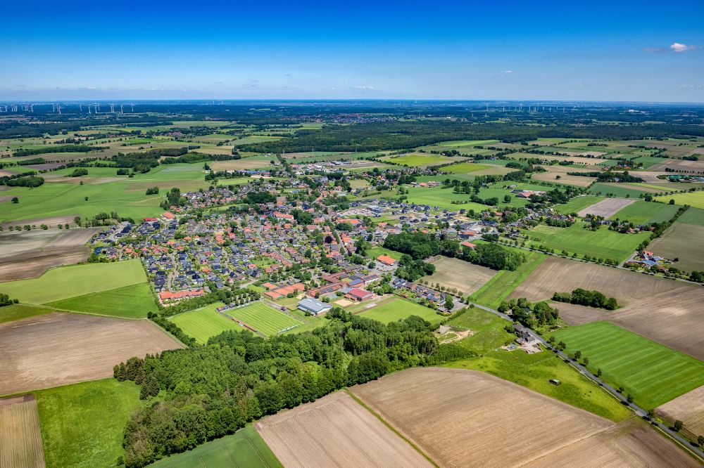 Aerial photograph Ahlerstedt - Town View of the streets and houses of the residential areas in Ahlerstedt in the state Lower Saxony, Germany
