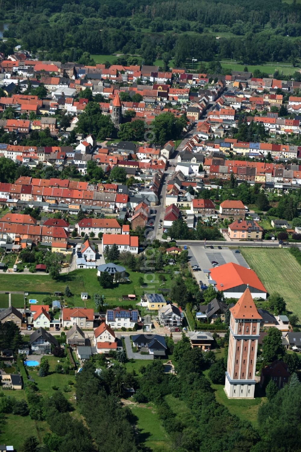 Aken from the bird's eye view: Town View of the streets and houses of the residential areas in Aken in the state Saxony-Anhalt