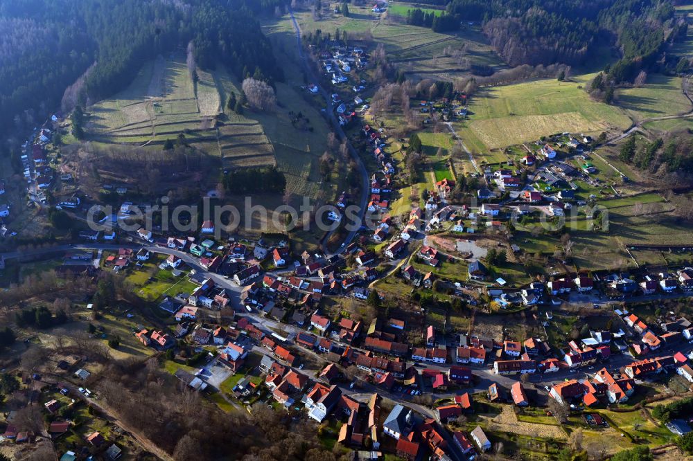 Albrechts from above - Town View of the streets and houses of the residential areas on street Kirchberg in Albrechts in the state Thuringia, Germany