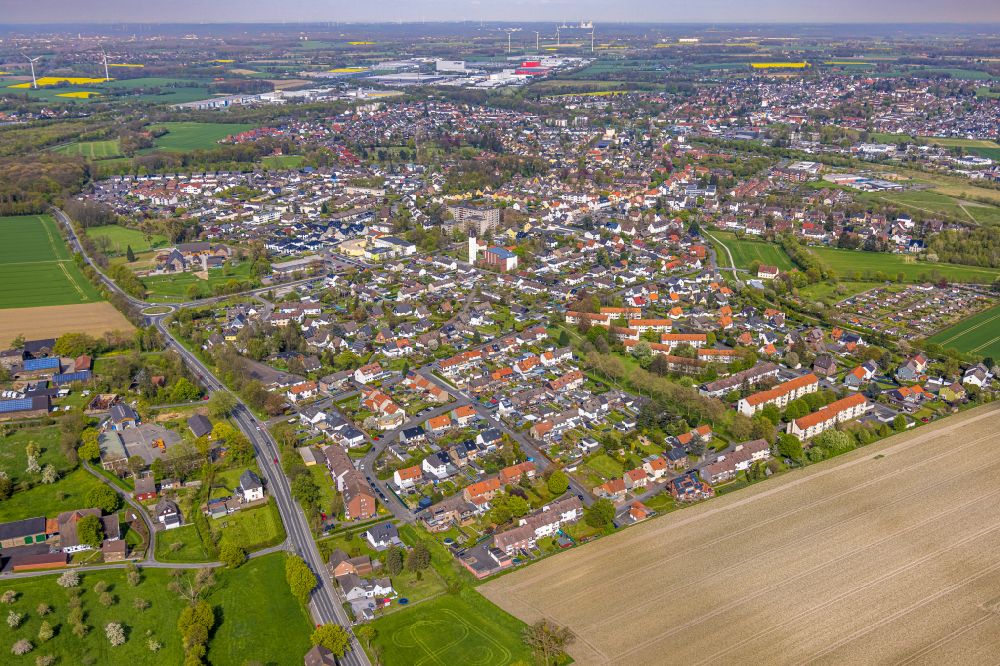 Altenbögge-Bönen from above - Town View of the streets and houses of the residential areas in Altenboegge-Boenen at Ruhrgebiet in the state North Rhine-Westphalia, Germany