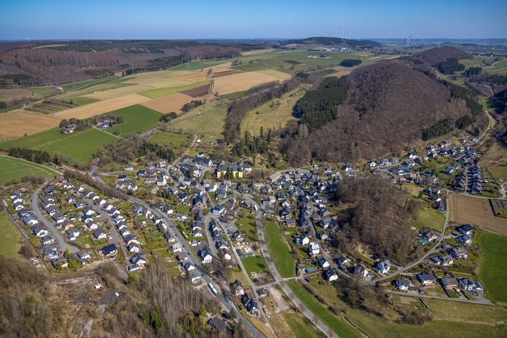 Antfeld from the bird's eye view: Town View of the streets and houses of the residential areas in Antfeld at Sauerland in the state North Rhine-Westphalia, Germany