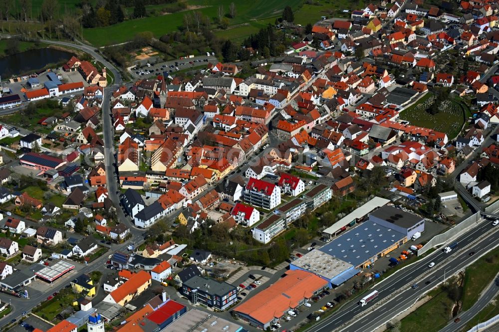 Baiersdorf from the bird's eye view: Town view of the streets and houses of the residential areas along the course of the motorway BAB A73 in Baiersdorf in the state Bavaria, Germany