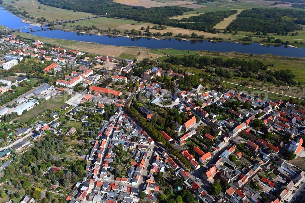 Barby (Elbe) from above - Town View of the streets and houses of the residential areas in Barby (Elbe) in the state Saxony-Anhalt, Germany