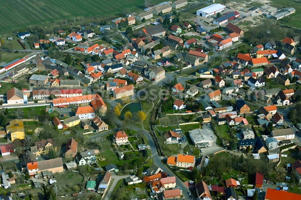 Aerial photograph Barnstädt - Town View of the streets and houses of the residential areas in Barnstaedt in the state Saxony-Anhalt, Germany