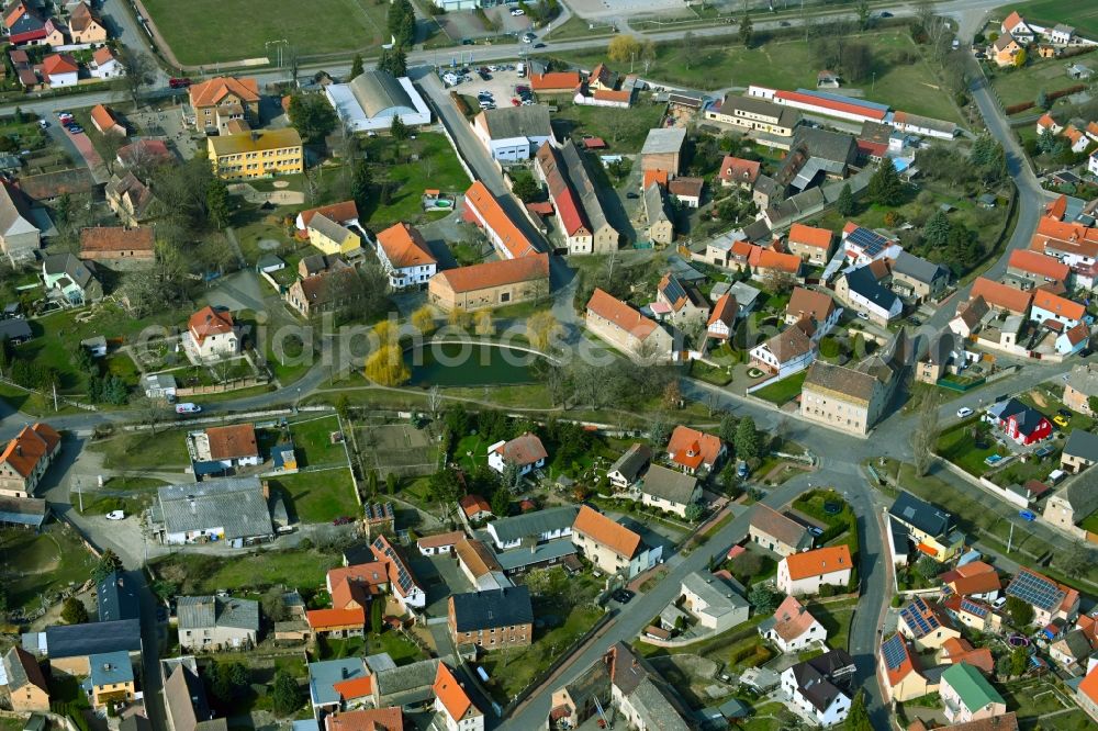Barnstädt from the bird's eye view: Town View of the streets and houses of the residential areas in Barnstaedt in the state Saxony-Anhalt, Germany