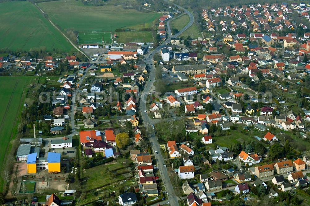 Bennstedt from the bird's eye view: Town View of the streets and houses of the residential areas in Bennstedt in the state Saxony-Anhalt, Germany