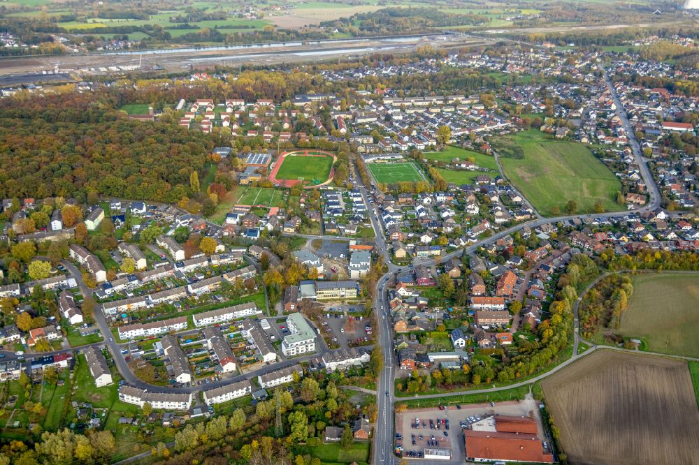 Aerial image Bergkamen - Town View of the streets and houses of the residential areas on street Sugambrerstrasse in the district Oberaden in Bergkamen at Ruhrgebiet in the state North Rhine-Westphalia, Germany