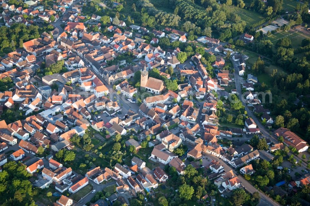 Billigheim-Ingenheim from above - Town View of the streets and houses of the residential areas in Billigheim-Ingenheim in the state Rhineland-Palatinate