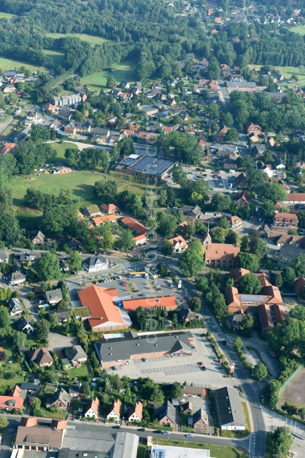 Bispingen from above - Town View of the streets and houses of the residential areas along the Toepinger Strasse and the Soltauer Strasse in Bispingen in the state Lower Saxony