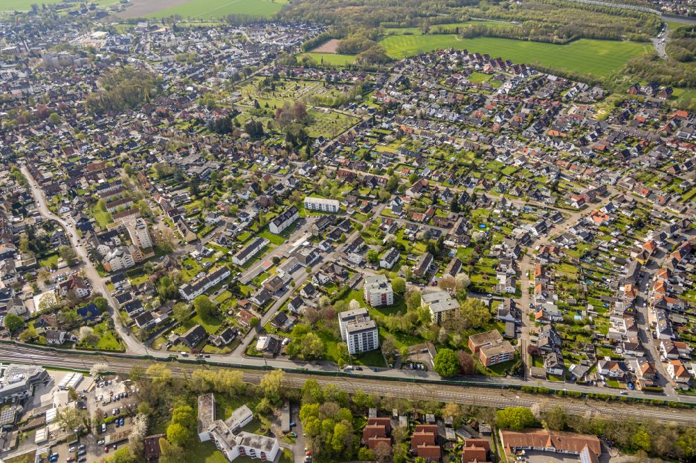 Aerial image Bönen - Town View of the streets and houses of the residential areas in Boenen at Ruhrgebiet in the state North Rhine-Westphalia, Germany