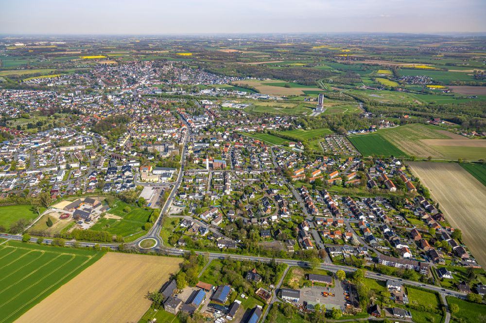 Aerial image Bönen - Town View of the streets and houses of the residential areas in Boenen at Ruhrgebiet in the state North Rhine-Westphalia, Germany