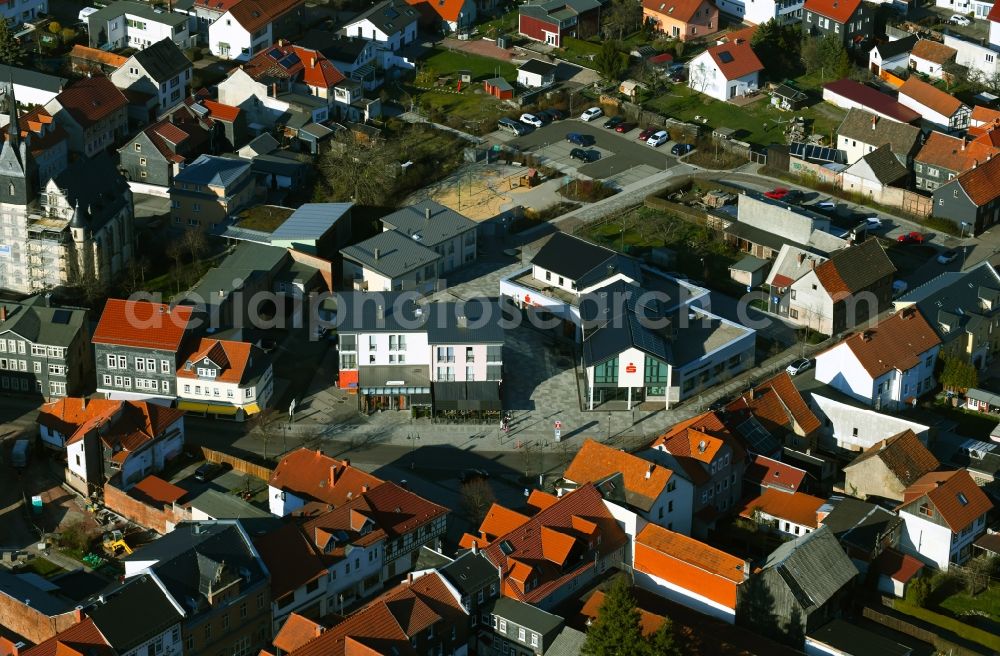 Aerial photograph Friedrichroda - Town view of the streets and houses of the residential areas in the area Markststrasse - Hauptstrasse - Friedrichsplatz in Friedrichroda in the state Thuringia, Germany