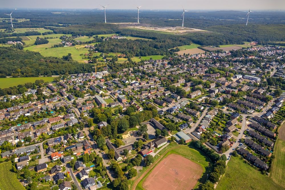 Aerial photograph Bruckhausen - Town View of the streets and houses of the residential areas in Bruckhausen in the state North Rhine-Westphalia, Germany