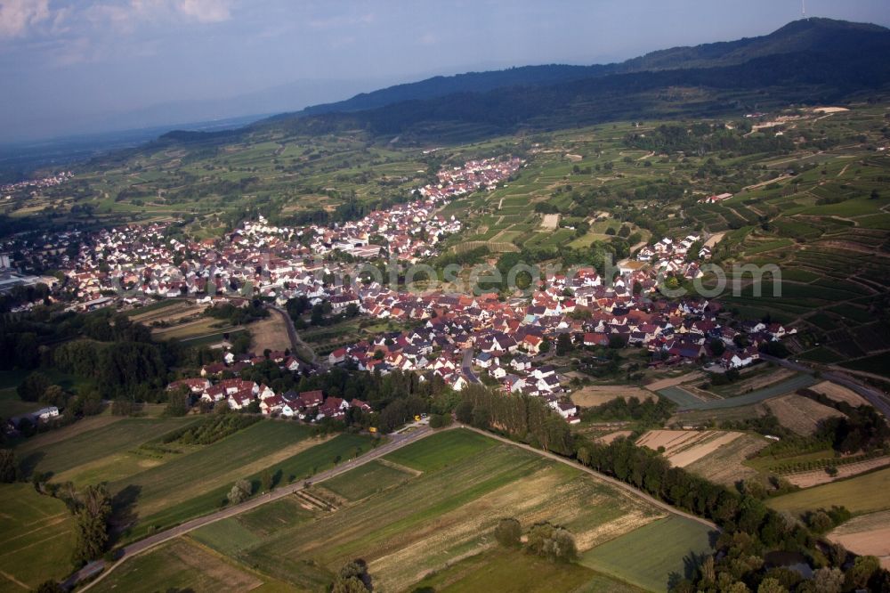 Bötzingen from the bird's eye view: Town View of the streets and houses of the residential areas in Boetzingen in the state Baden-Wuerttemberg