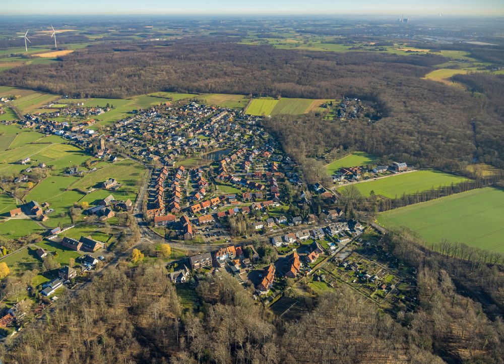 Cappenberg from above - Town View of the streets and houses of the residential areas in Cappenberg in the state North Rhine-Westphalia, Germany