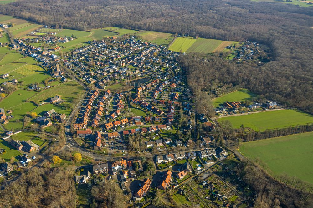 Cappenberg from the bird's eye view: Town View of the streets and houses of the residential areas in Cappenberg in the state North Rhine-Westphalia, Germany