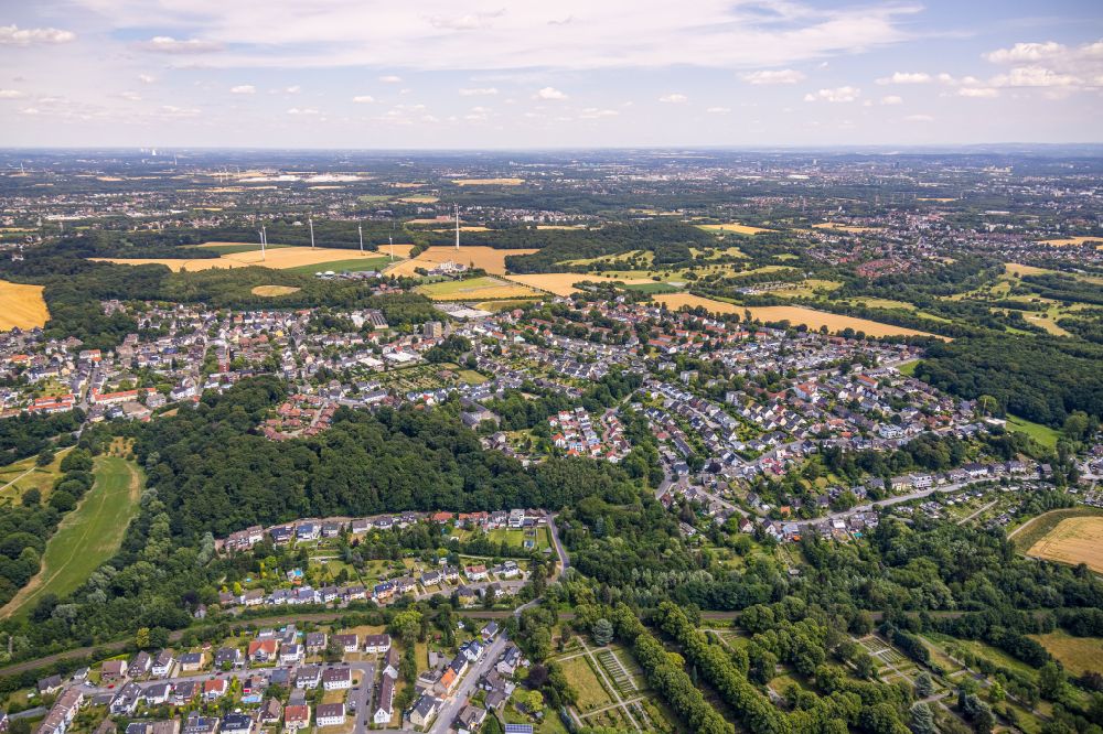 Castrop-Rauxel from above - Town View of the streets and houses of the residential areas in the district Schwerin in Castrop-Rauxel at Ruhrgebiet in the state North Rhine-Westphalia, Germany