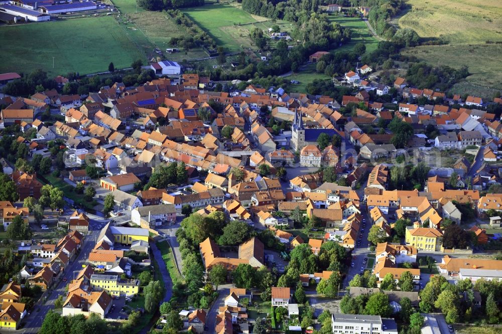 Derenburg from the bird's eye view: Town View of the streets and houses of the residential areas in Derenburg in the state Saxony-Anhalt, Germany