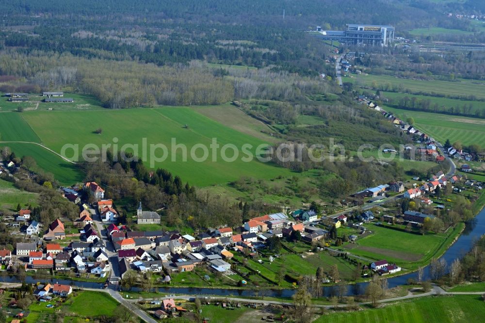 Aerial photograph Niederfinow - View of the village of Niederfinow along the river of Old Finow with a boat lift in the background in the state of Brandenburg