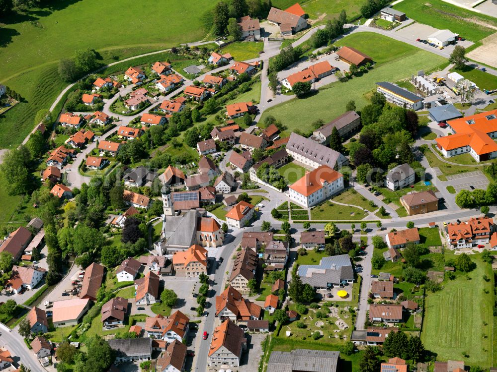 Eberhardzell from the bird's eye view: Town View of the streets and houses of the residential areas in Eberhardzell in the state Baden-Wuerttemberg, Germany