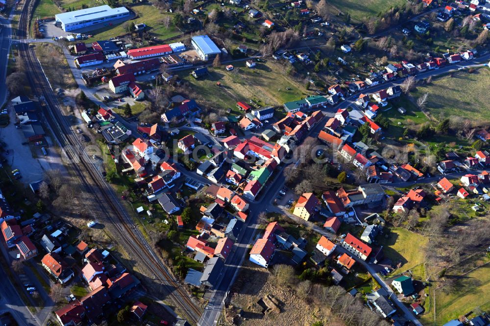 Elgersburg from the bird's eye view: Town View of the streets and houses of the residential areas on street Hauptstrasse in Elgersburg at Thueringer Wald in the state Thuringia, Germany