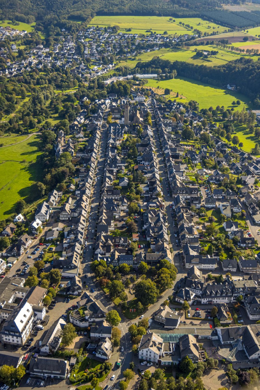 Schmallenberg from the bird's eye view: Town View of the streets and houses of the residential areas along the East road and West road in Schmallenberg at Sauerland in the state North Rhine-Westphalia, Germany