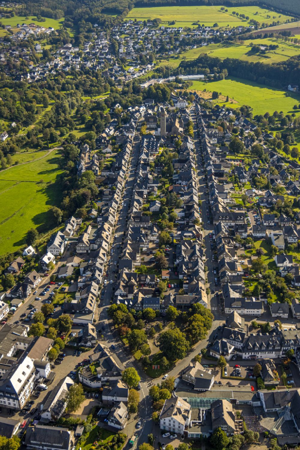 Aerial photograph Schmallenberg - Town View of the streets and houses of the residential areas along the East road and West road in Schmallenberg at Sauerland in the state North Rhine-Westphalia, Germany