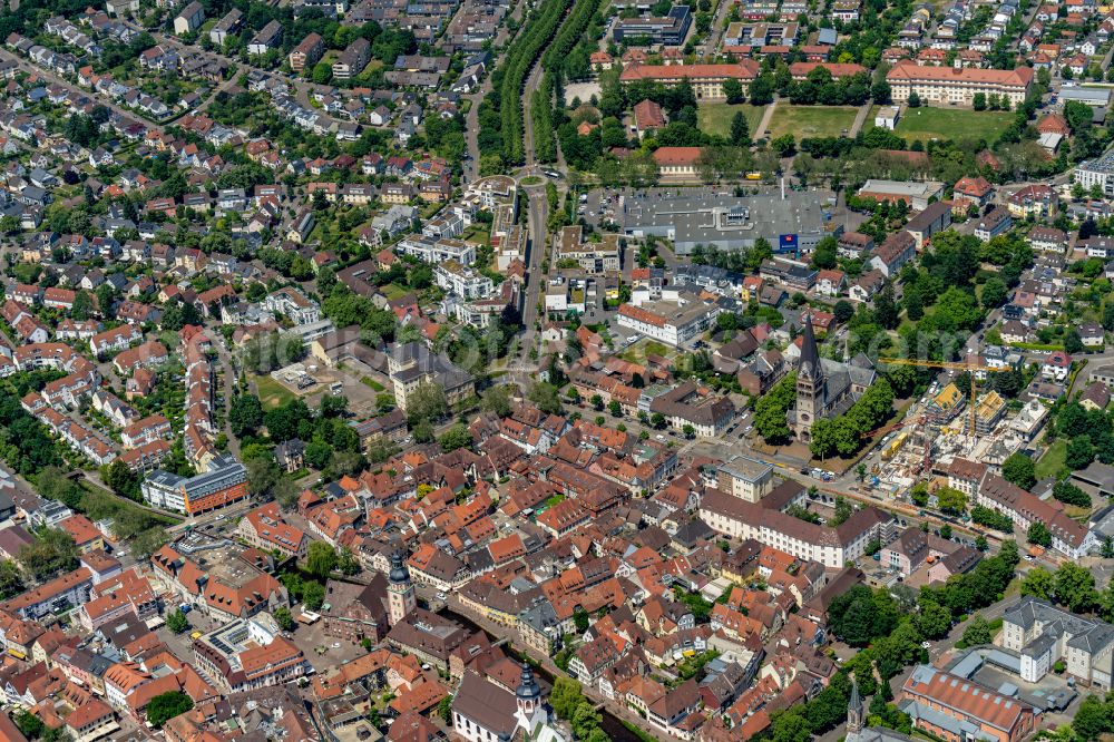 Ettlingen from the bird's eye view: Town View of the streets and houses of the residential areas in Ettlingen in the state Baden-Wuerttemberg, Germany