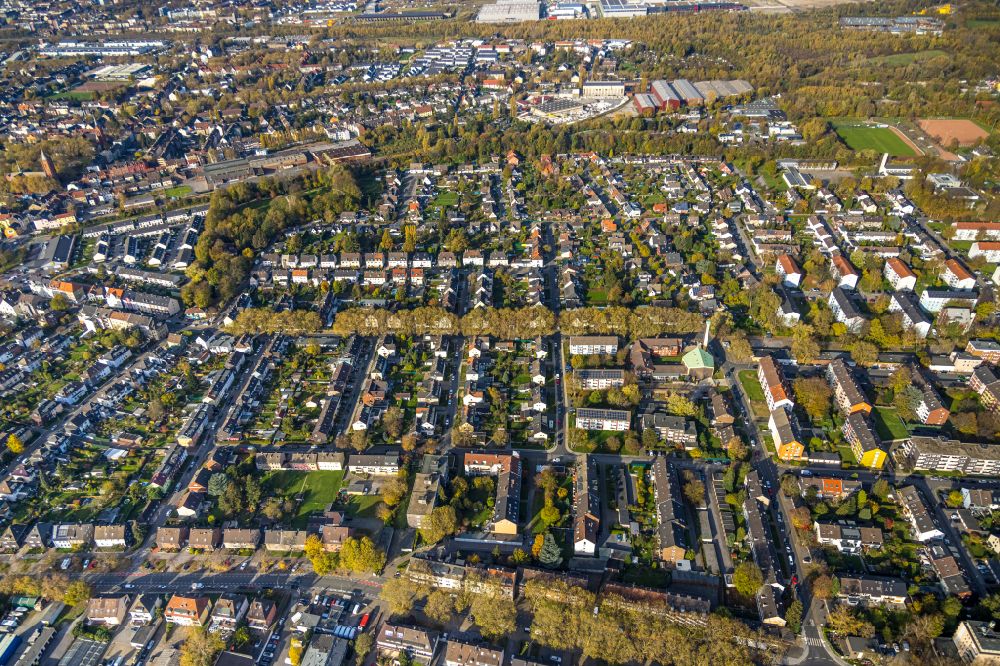 Gelsenkirchen from the bird's eye view: Town View of the streets and houses of the residential areas in the district Ueckendorf in Gelsenkirchen at Ruhrgebiet in the state North Rhine-Westphalia, Germany