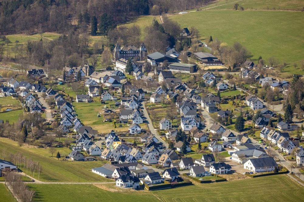 Aerial image Gevelinghausen - Town View of the streets and houses of the residential areas in Gevelinghausen at Sauerland in the state North Rhine-Westphalia, Germany
