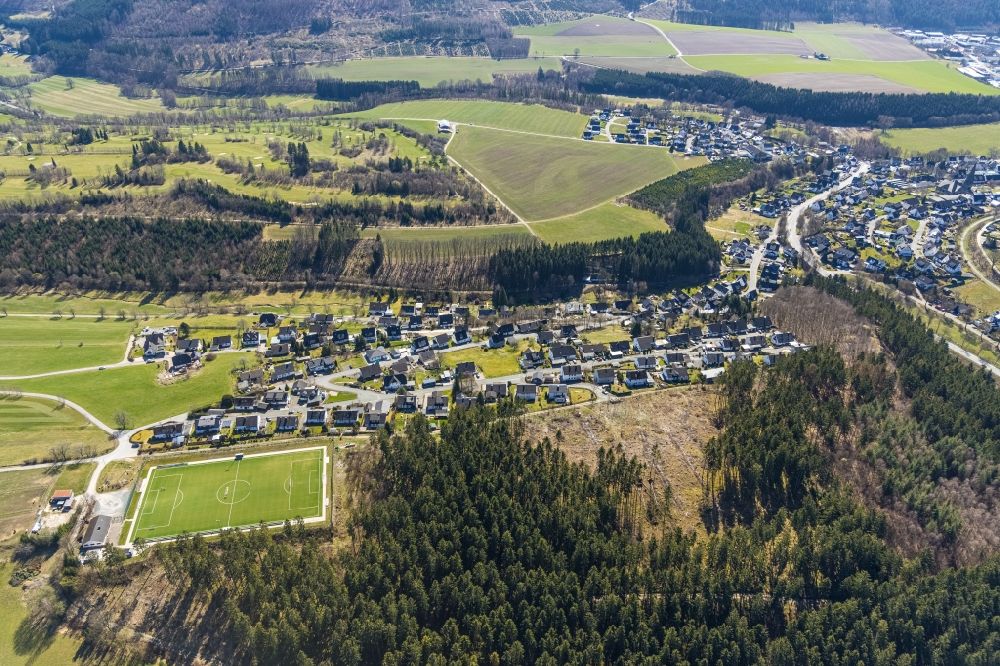 Gleidorf from the bird's eye view: Town View of the streets and houses of the residential areas in Gleidorf at Sauerland in the state North Rhine-Westphalia, Germany