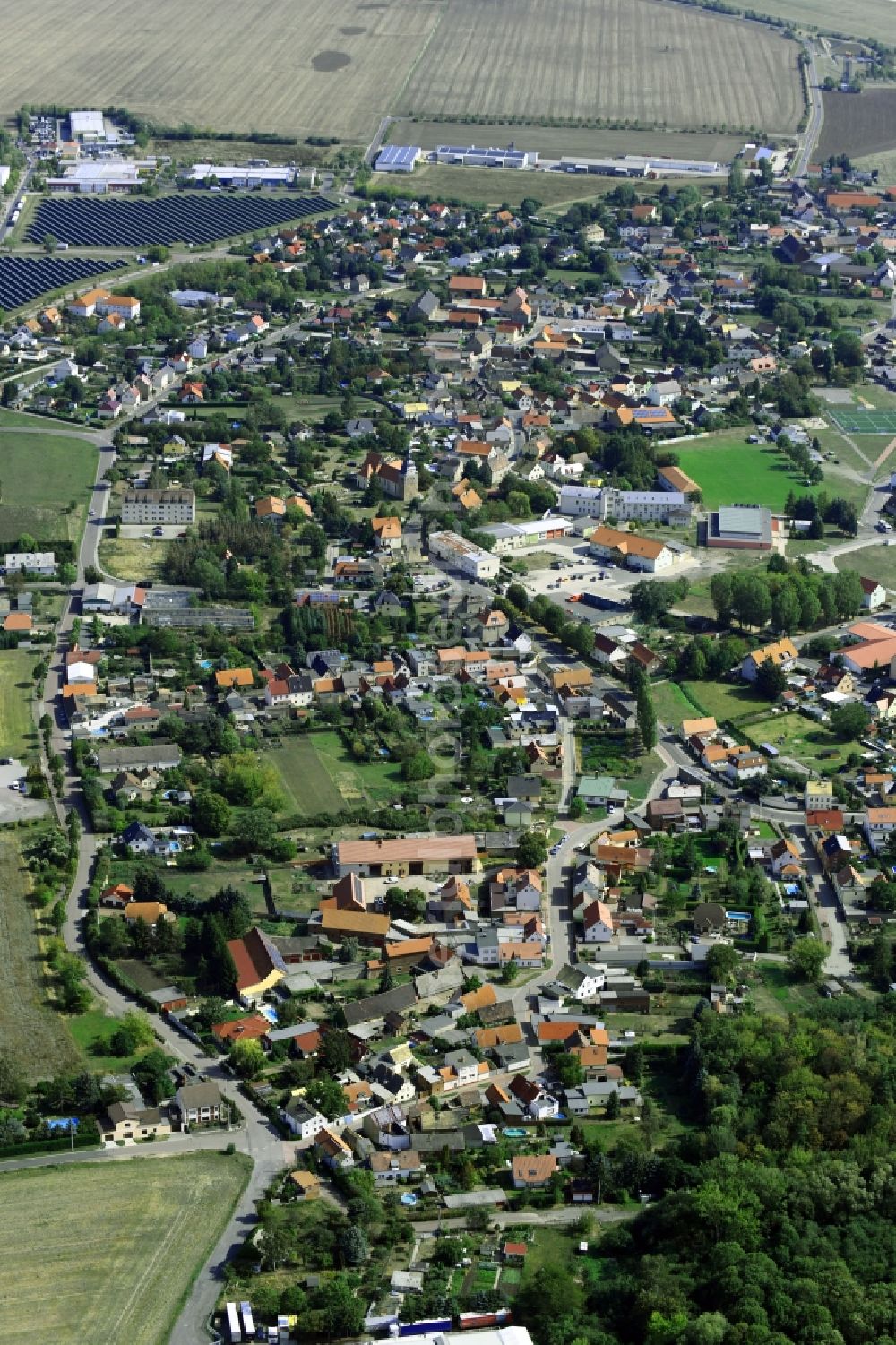 Aerial photograph Glesien - Town View of the streets and houses of the residential areas in Glesien in the state Saxony, Germany