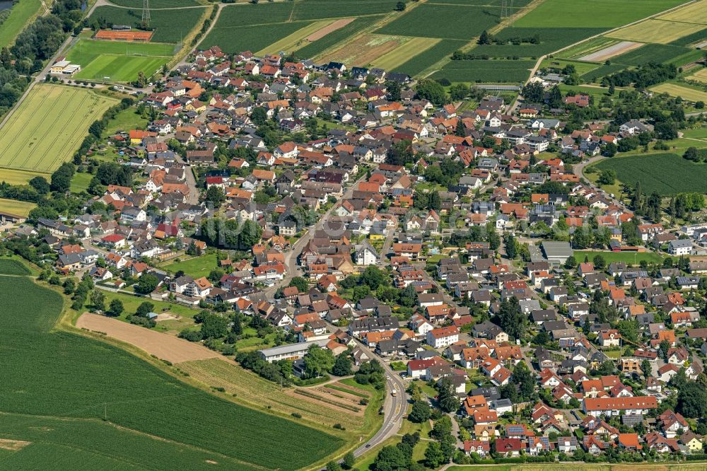Aerial photograph Griesheim - Town View of the streets and houses of the residential areas in Griesheim in the state Baden-Wuerttemberg, Germany