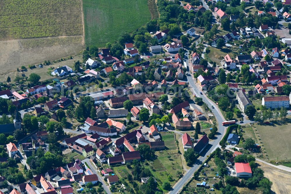 Großobringen from the bird's eye view: Town View of the streets and houses of the residential areas in Grossobringen in the state Thuringia, Germany