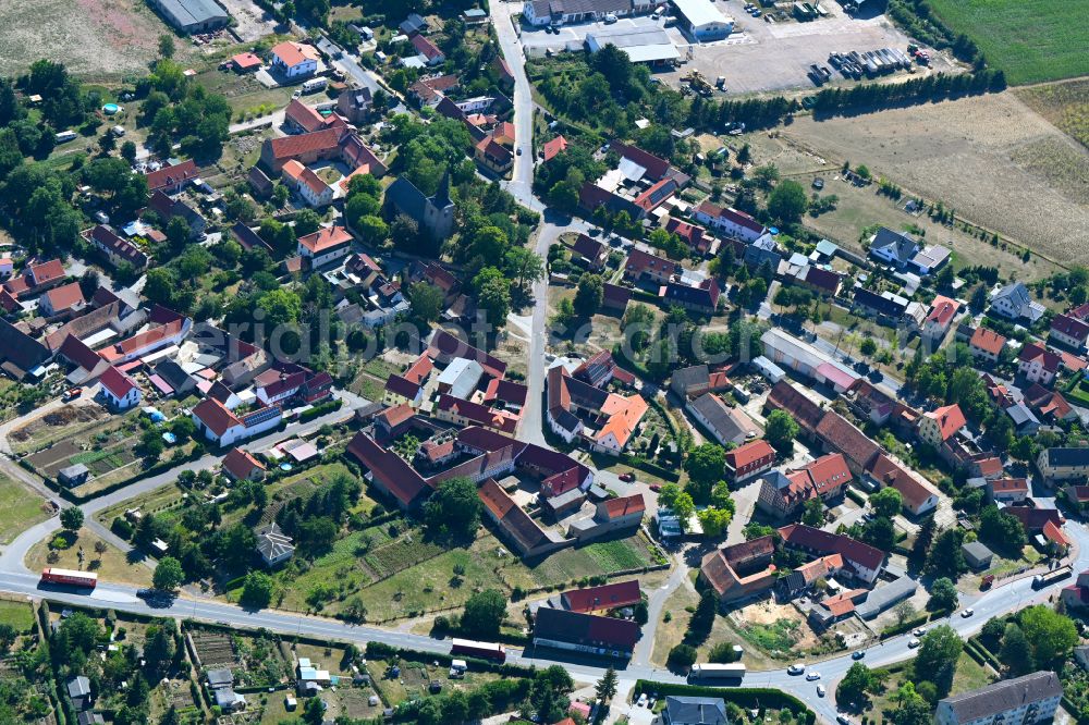Aerial photograph Großobringen - Town View of the streets and houses of the residential areas in Grossobringen in the state Thuringia, Germany