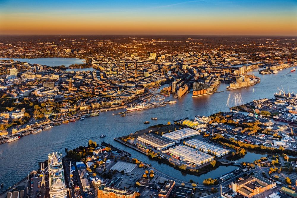 Aerial image Hamburg - Town View of the streets and houses of the residential areas in Hamburg along the course of the river Elbe and the Elbe Philharmonic Hall as well as the historical warehouse district Speicherstadt in Germany