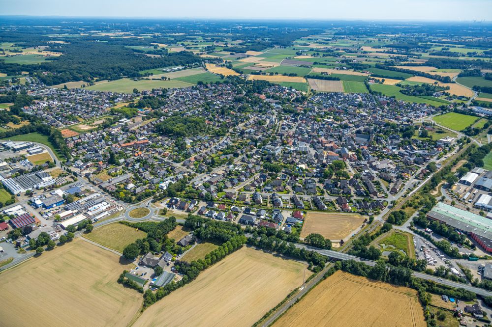 Aerial image Hamminkeln - Town View of the streets and houses of the residential areas in the district Dingden in Hamminkeln in the state North Rhine-Westphalia, Germany