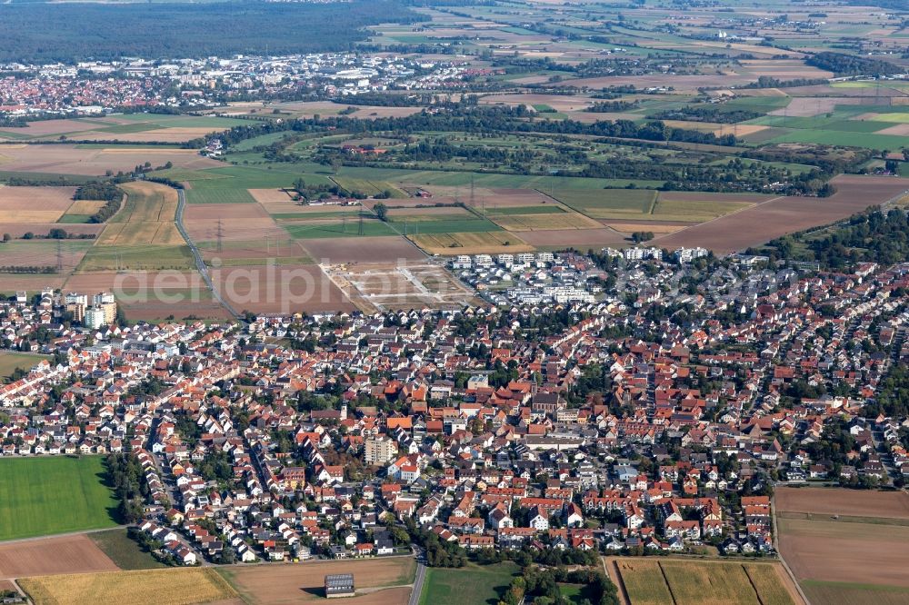 Aerial photograph Heddesheim - Town View of the streets and houses of the residential areas in Heddesheim in the state Baden-Wuerttemberg, Germany