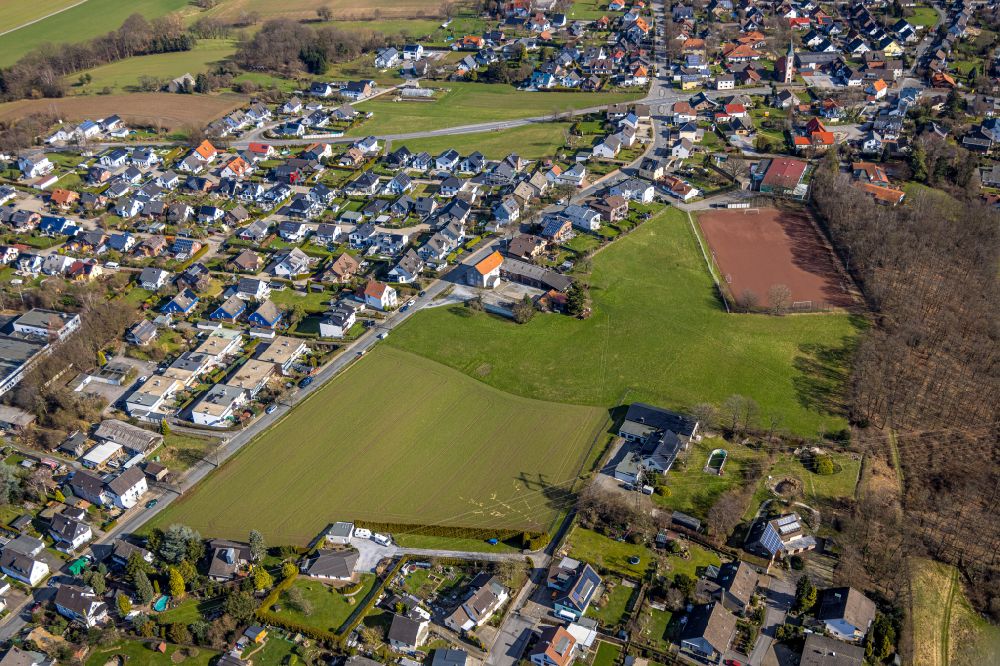 Hohenheide from the bird's eye view: Town View of the streets and houses of the residential areas in Hohenheide at Sauerland in the state North Rhine-Westphalia, Germany