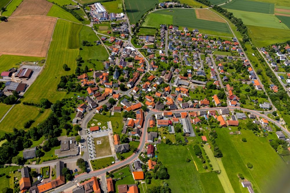 Höringhausen from the bird's eye view: Town View of the streets and houses of the residential areas in Hoeringhausen in the state Hesse, Germany