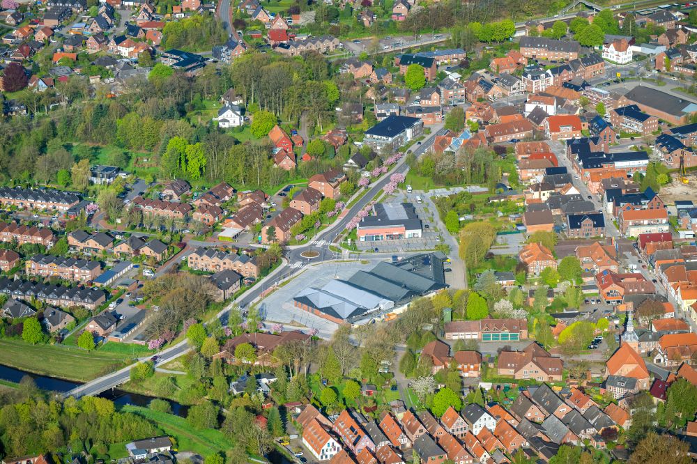 Horneburg from the bird's eye view: City view of the inner city area Food shop EDEKA Drewes in Horneburg in the state Lower Saxony, Germany